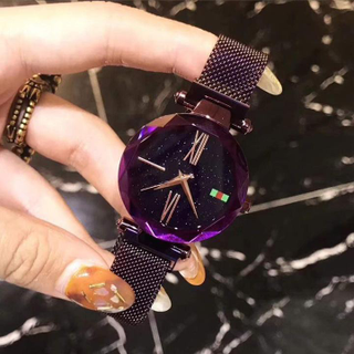 Illustration for article titled What is this watch a dupe for?